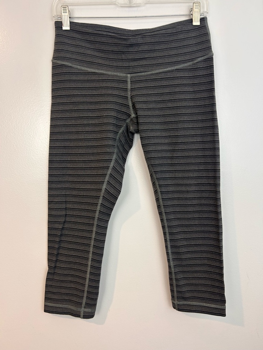 Lululemon Grey Striped Cropped Leggings Size 8